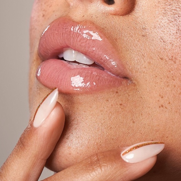 LAWLESS -ULTRA shiny, new LE shades w/immediate softening, hydrating, & plumping - Picture 6 of 6